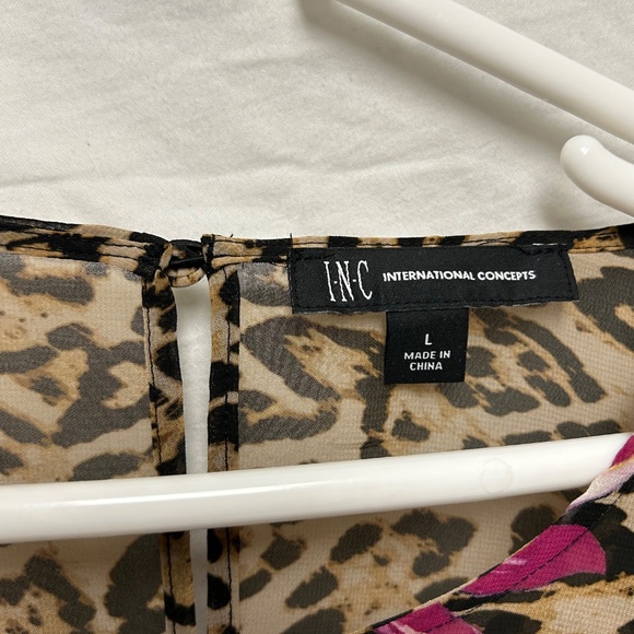 Longsleeve Animal Print Blouse With Flower Detail - Picture 4 of 6